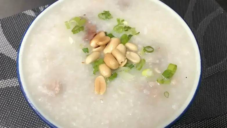 702. Congee with Preserved Meat and Century Egg 皮蛋瘦肉粥